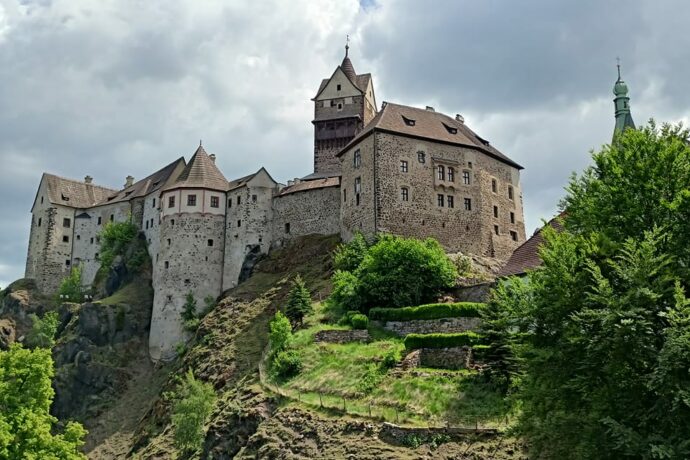Hrad Loket jako brána do minulosti a království mystiky