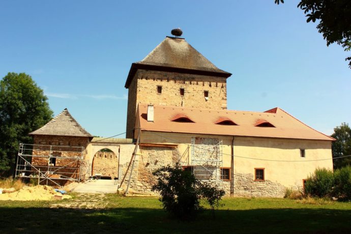 Kestřany: Dolní a Horní tvrz