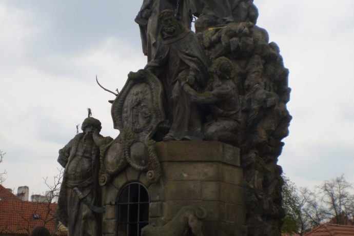 Sousoší sv. Jana z Mathy, sv. Felixe z Valois a sv. Ivana