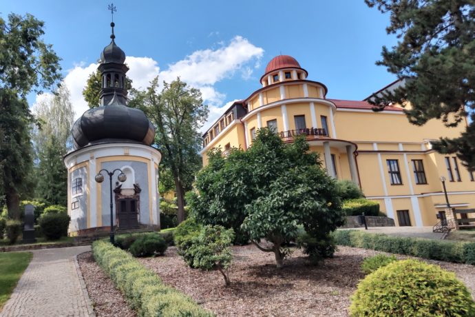 Úpice v Krkonošském podhůří na řece Úpě