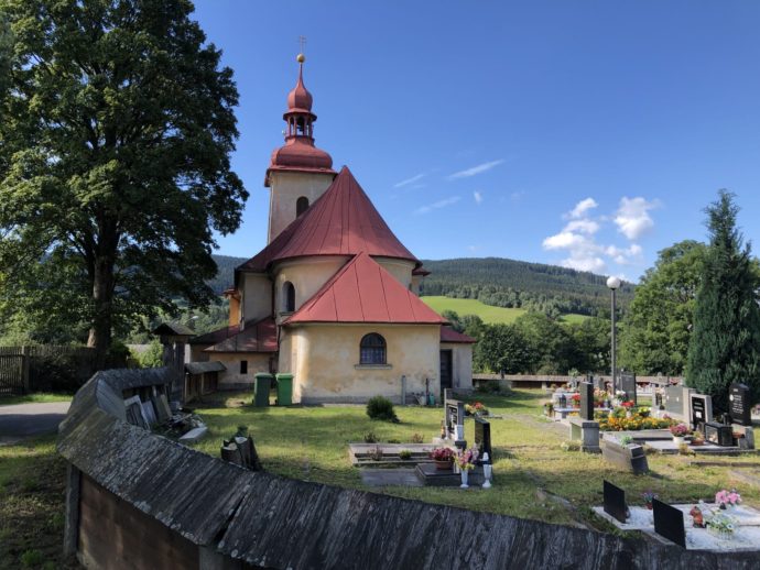Barokní kostel Povýšení svatého Kříže v Dolních Boříkovicích