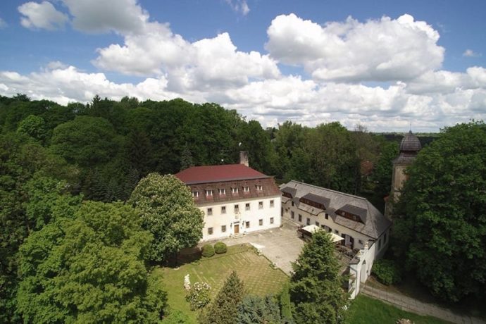 Zámecká fara Vidží. Národní kulturní památka, hotel i penzion