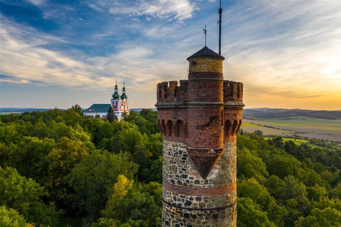 Rekonstrukce rozhledny Cvilín v Krnově na Bruntálsku skončila