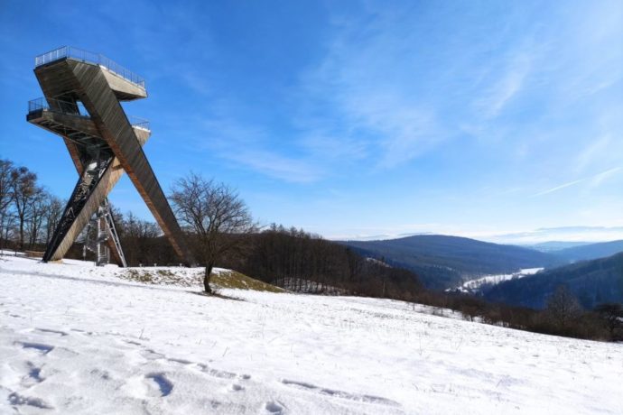 Neobvyklá rozhledna a tajemný kámen
