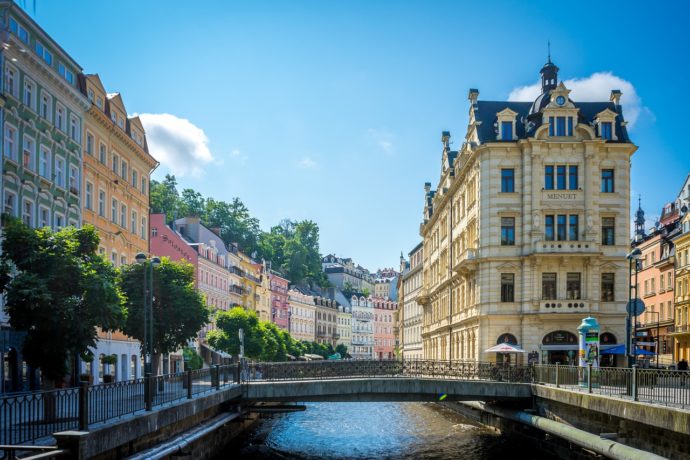 Karlovarský kraj chce zachránit bývalý rašelinový pavilon u Císařských lázní