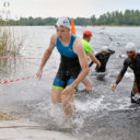 Vrbické jezero přivítá ocelácký triatlon a závody dračích lodí