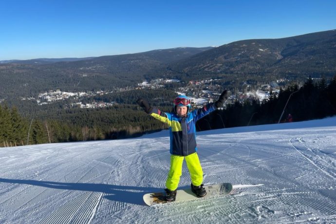 Všude jaro a v Harrachově se pořád lyžuje
