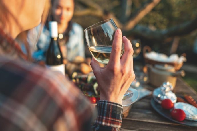 Malebná náplavka ožije Pražskými vinařskými a rybími slavnostmi