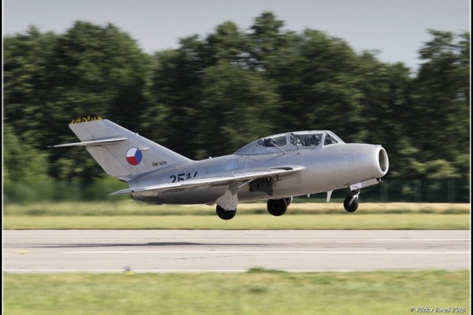 Aviatická pouť 2022 – Historický MiG na pardubickém nebi