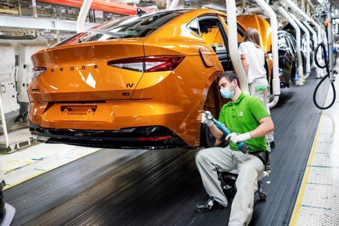 ŠKODA AUTO obnovuje prohlídky ve výrobních závodech