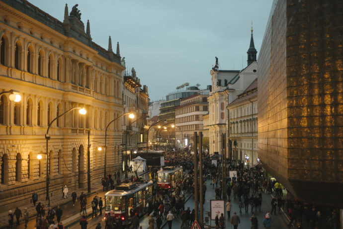Korzo Národní letos nabídne ulici plnou živého umění. Národní třída si oslavami připomene 17. listopad