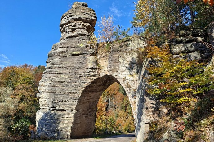 Pekařova brána. Nejkratší tunel v pískovcové skále nedaleko Libošovic
