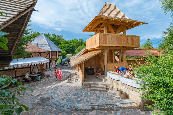 Centrum řemesel a bylinné zahrady Botanicus v Ostré se otevírají!