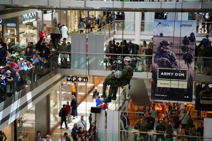 Army den již pošesté na Floře