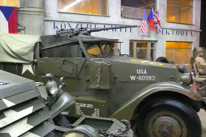 Vojenské technické muzeum Lešany je zaměřeno na dělostřeleckou, raketovou a těžkou bojovou techniku