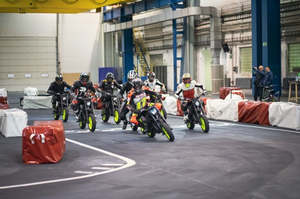Netradiční adrenalinová zábava pro děti, skupiny přátel i zkušené motorkáře v Pitlandu
