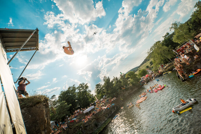 Highjump 2023 již tento víkend! Extrémní skoky i hudební show raperů a DJs