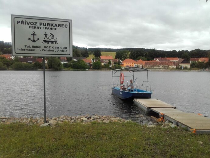 Jízdní řád přívoz Purkarec přichází s novinkou. Nově je možné přepravit z Purkarce na Karlův hrádek! 