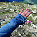 Recenze turistické hybridní mikiny Quechua MH 920