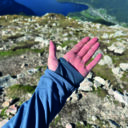 Recenze turistické hybridní mikiny Quechua MH 920