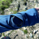 Recenze turistické hybridní mikiny Quechua MH 920