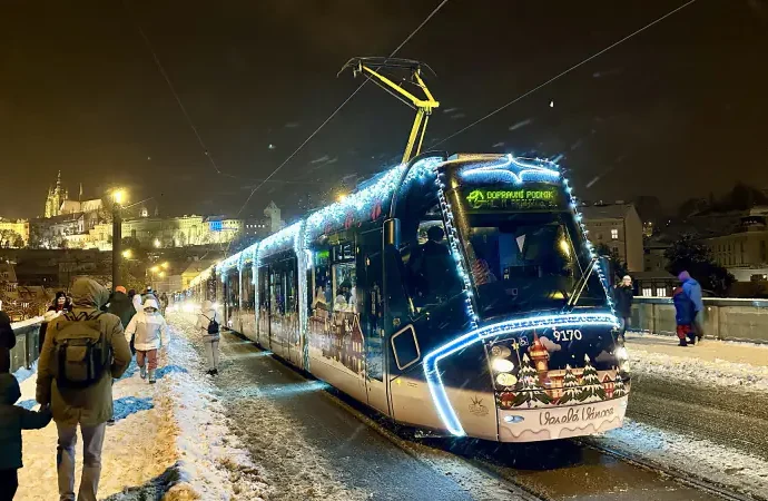 Vánoční tramvaje v Praze. Foto DPP Daniel Šabík