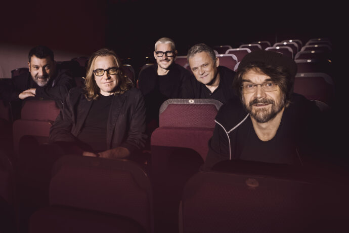 Dan Bárta & Illustratosphere na koncertě rozsvítí Plzeň s exkluzivní light show