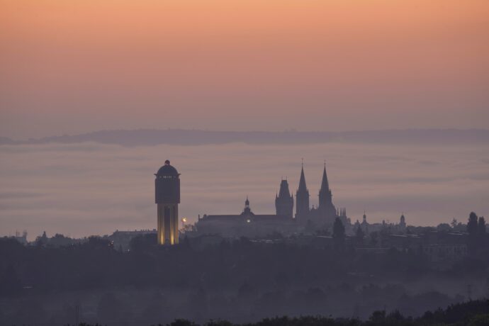 Panorama města s věžemi. Foto: ©Mííra Lachec