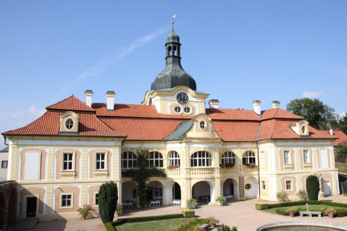 Zámek Nebílovy