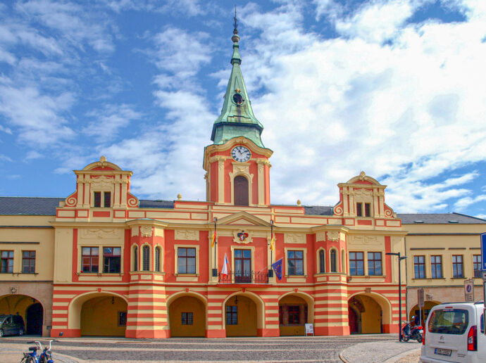 Mělník, náměstí - radnice. Foto © Wikimedia Commons