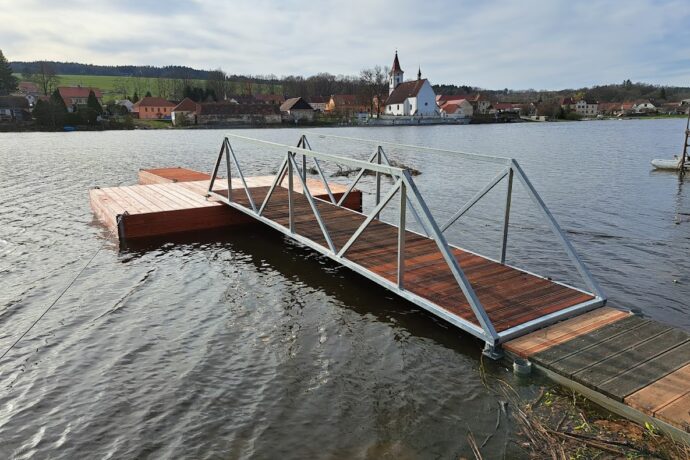 Přívoz Purkarec přepravuje cyklisty i pěší
