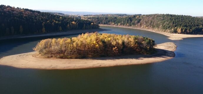 Sečská přehrada - ostrůvek. Foto © Město Seč