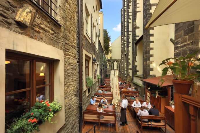 Kam v Praze na pivo na zahrádku? 16 letních restaurací