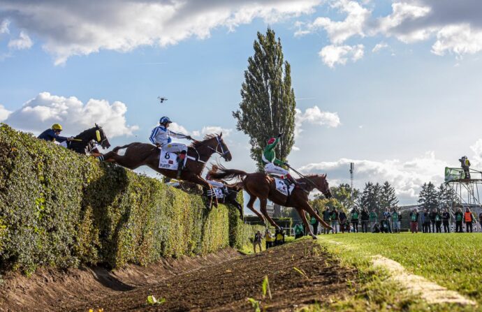 Velká pardubická. Foto © Dostihový spolek