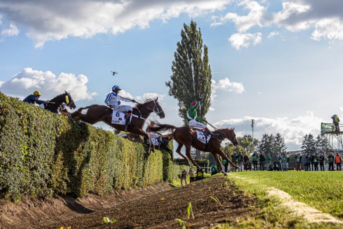 Velká pardubická 2024. Nezapomenutelný zážitek, který musíte zažít na vlastní kůži!