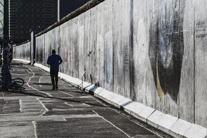 Berlín si připomíná 35 let od pádu Zdi