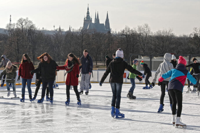 Veřejné kluziště na Letné 2024. Bruslení v centru Prahy