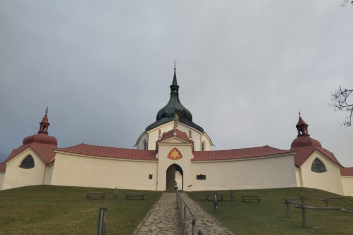 Poutní kostel svatého Jana Nepomuckého — Zelená hora