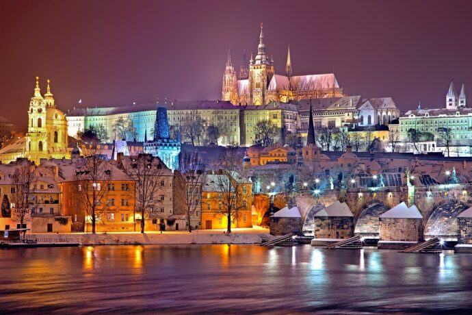 Rozsvícení vánočních stromů Praha 2024. Na Staromáku bude stát 22metrový velikán z Krompachu