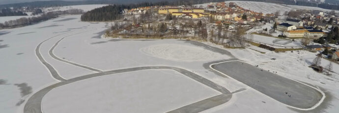 Bruslařská dráha Lipno. Foto © Ledová magistrála