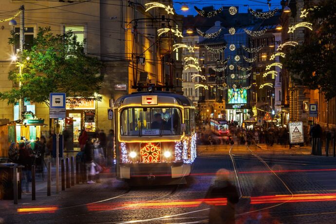 Vánoční šalina 2024. Svezte se brněnskou vánoční tramvají