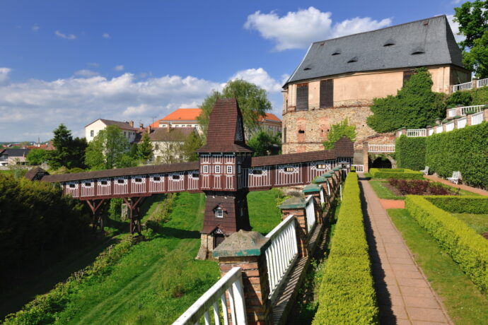 Jurkovičovy stavby v Čechách. Bartoňova útulna v Pekle i Raabova vila ve stylu lidové valašské architektury