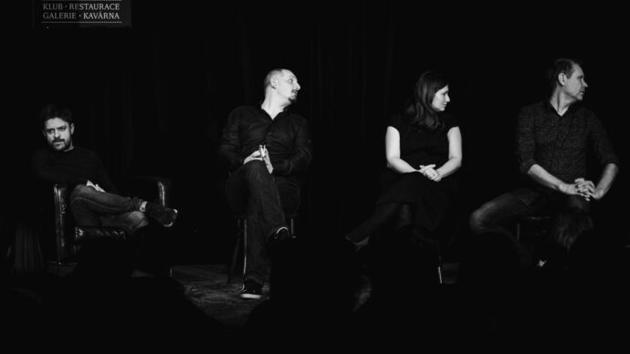 Impro talk show 321JEDEM! s Jiřím Mádlem. Foto © 321JEDEM321!