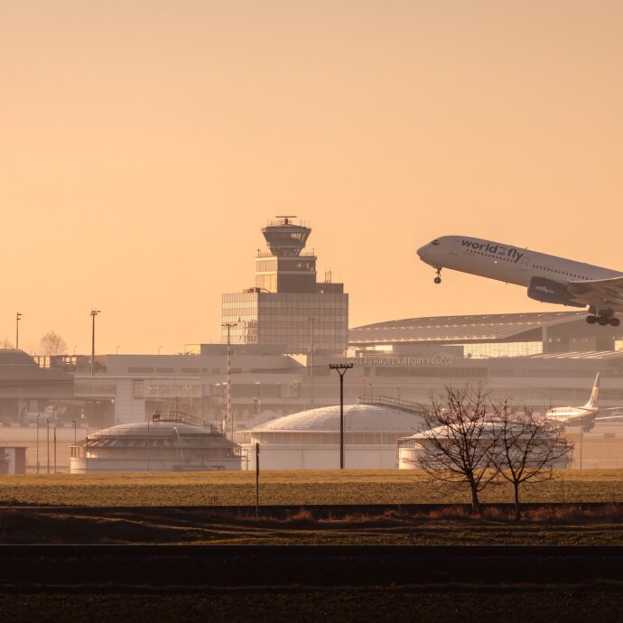 Vzlet letadla, Letiště Praha. Foto © se svolením Prague Airport - Letiště Praha