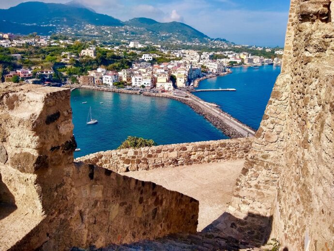 Ischia, pohled na město. Foto © Pixabay, _hess_