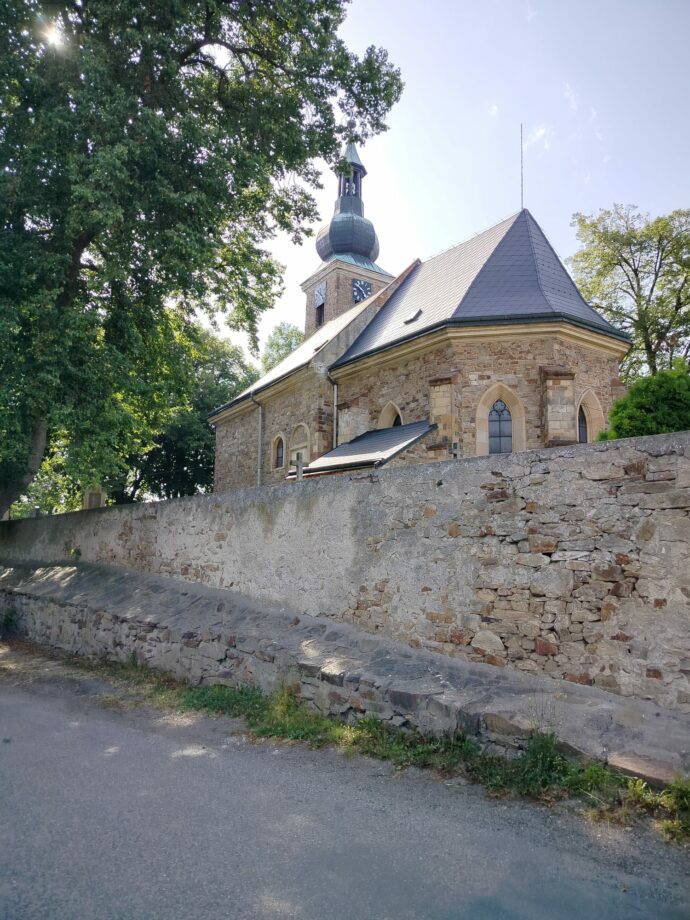 Kostel Nanebevzetí Panny Marie, Úžice. Foto © se svolením Stanislav Hulín