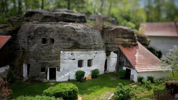 Skalní obydlí Lhotka. Foto:©Regionální muzeum Mělník