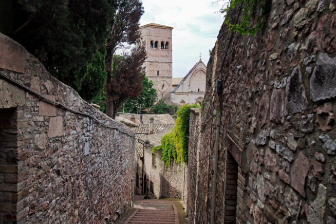 Assisi, kostel sv. Rufina. Foto © se svolením Jiří Hloušek
