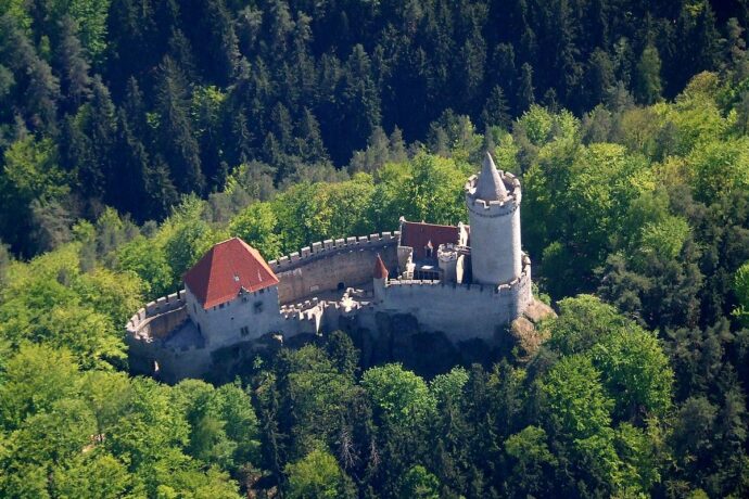 Který hrad okouzlil Karla Hynka Máchu? Nachází se na Kokořínsku