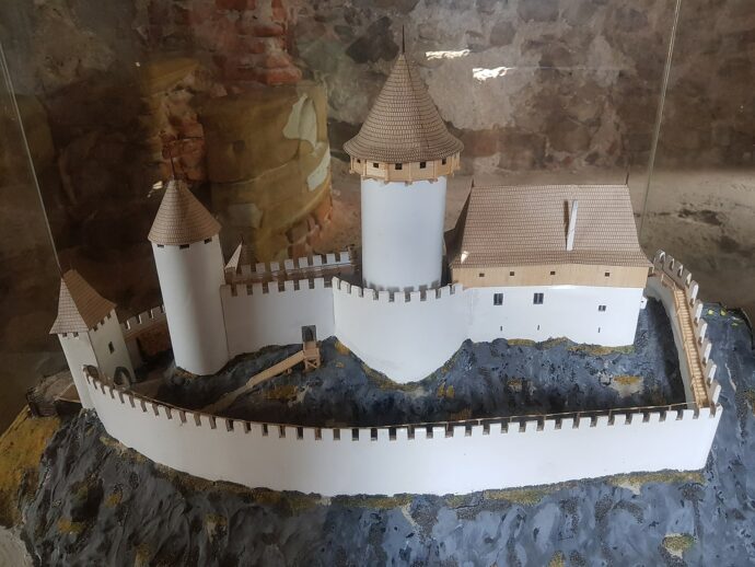 Hrad Žebrák, papírový model. Foto © Václav Štorek / Creative Commons / CC0 License